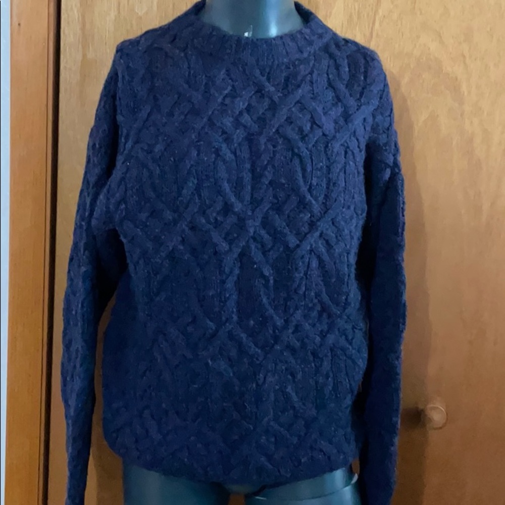 Navy 💯 wool sweater medium embassy row oversized knit